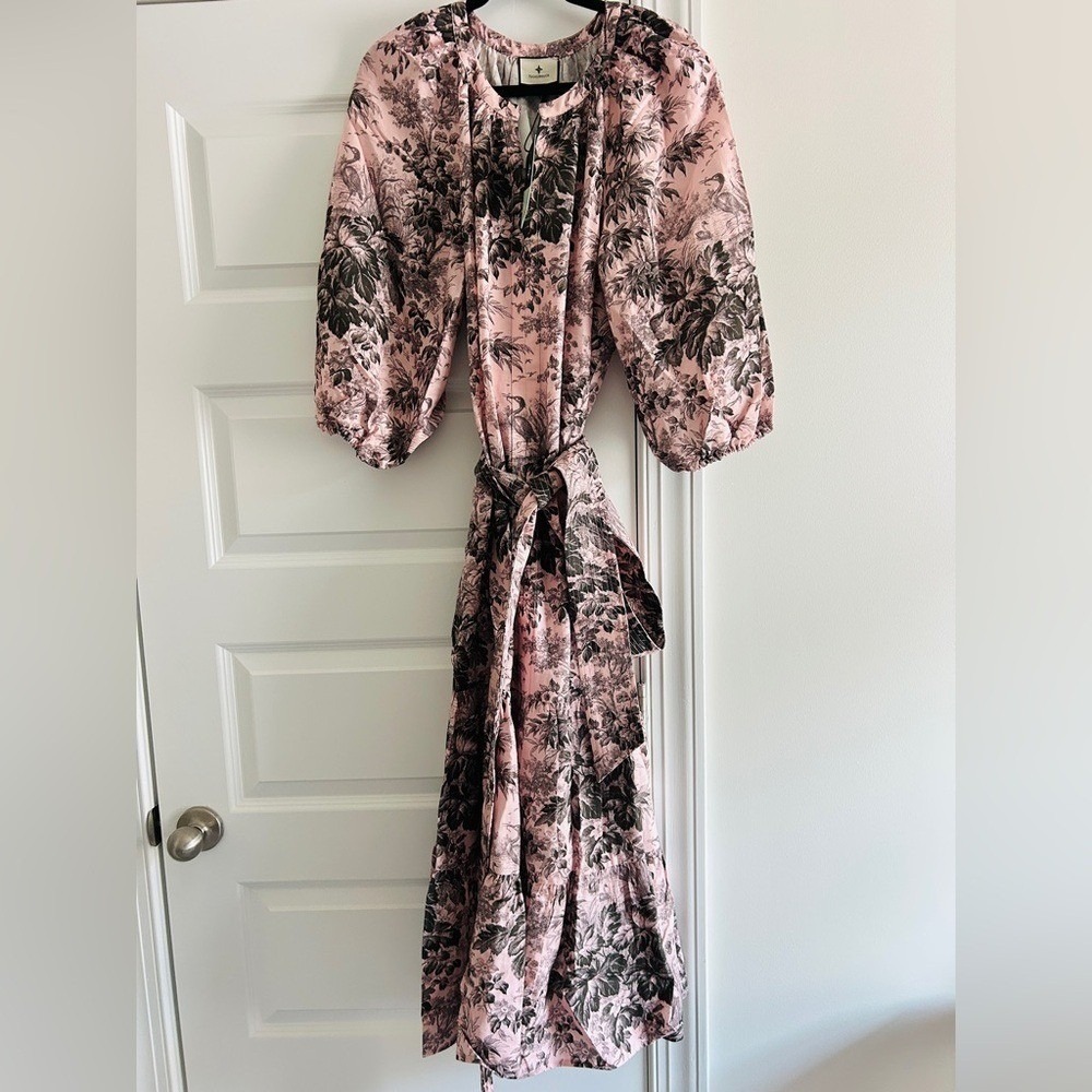 Tuckernuck Pressed Powder Toile Lyles Dress Pink Gray Puff Sleeve Tiered NWT M - Picture 8 of 10